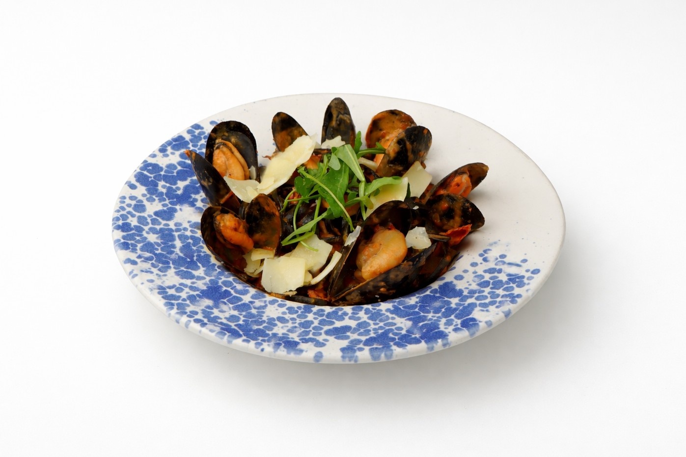 Чёрные лингвини с морепродуктами